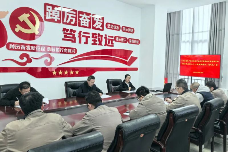 集團(tuán)黨委委員、紀(jì)委書(shū)記潘彬列席旁聽(tīng)朝開(kāi)公司黨支部理論學(xué)習(xí)會(huì)并講授專(zhuān)題黨課