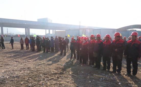 揚鞭策馬喜圓發(fā)展夢，萬眾一心共筑新長城