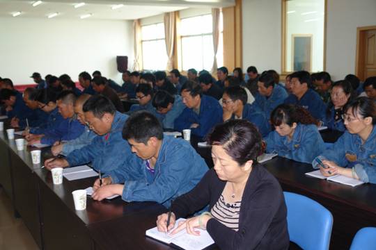 青海物產(chǎn)工業(yè)投資有限公司、青海長春炭素有限公司召開貫徹省第十二次黨代會精神學習傳