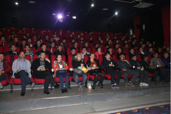 青物集團黨委集中組織觀看優(yōu)秀紀(jì)錄片《厲害了，我的國》